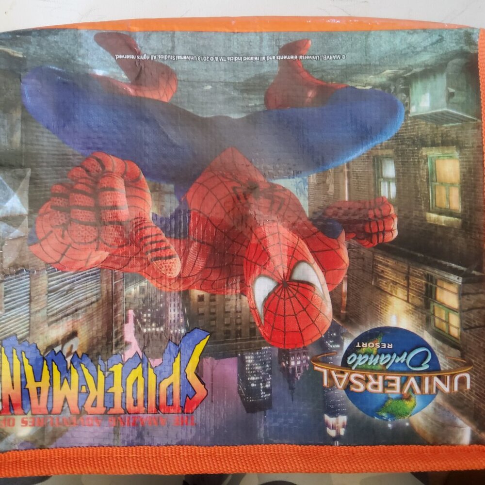 PIZZA PIZZA UNIVERSAL ORLANDO RESORT 2023  SPIDERMAN LUNCHBOX - Picture 11 of 11